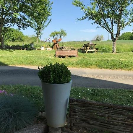 « Le Vieux Hangar » Gite A La Ferme Truffe Kültér fotó