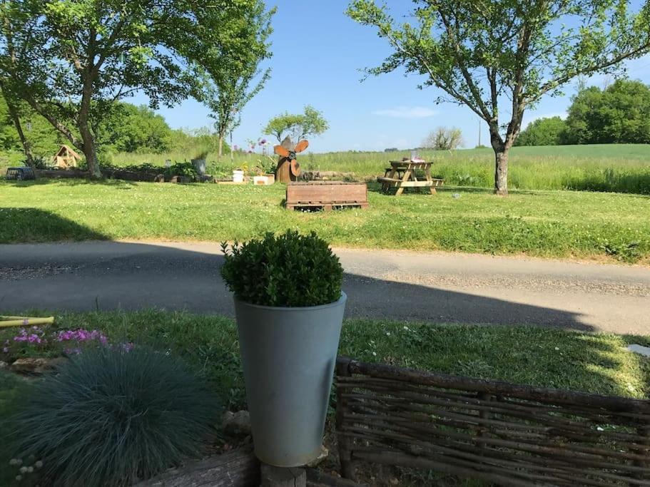 « Le Vieux Hangar » Gite A La Ferme Truffe Kültér fotó